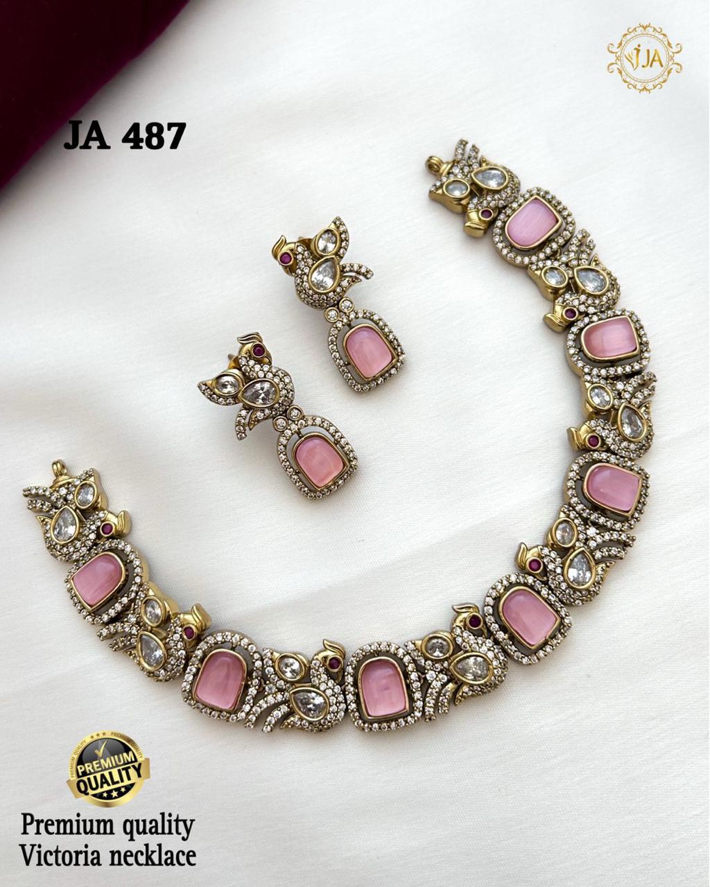 Victoria necklace set