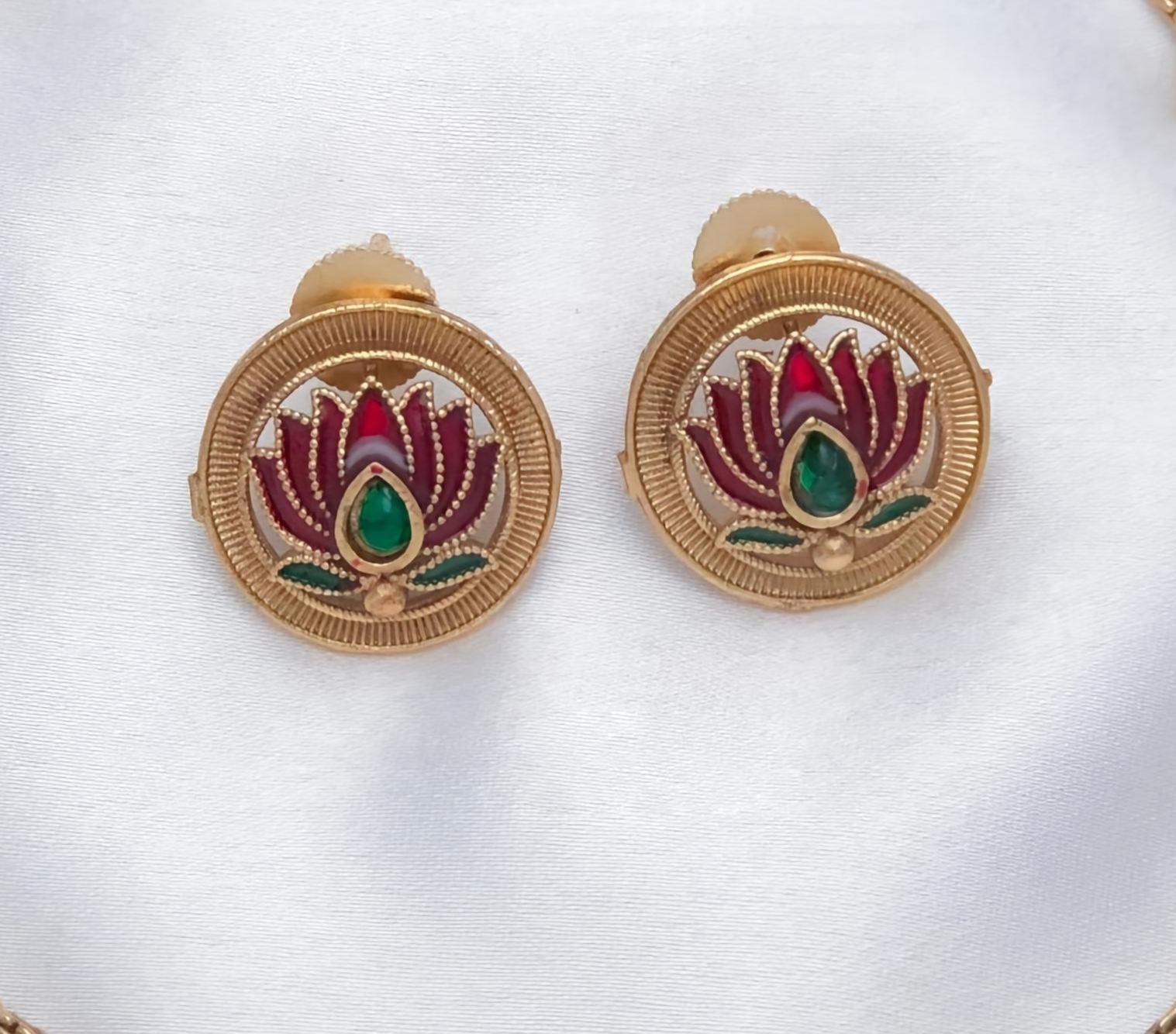 Matte Finish Necklace Set lotus design