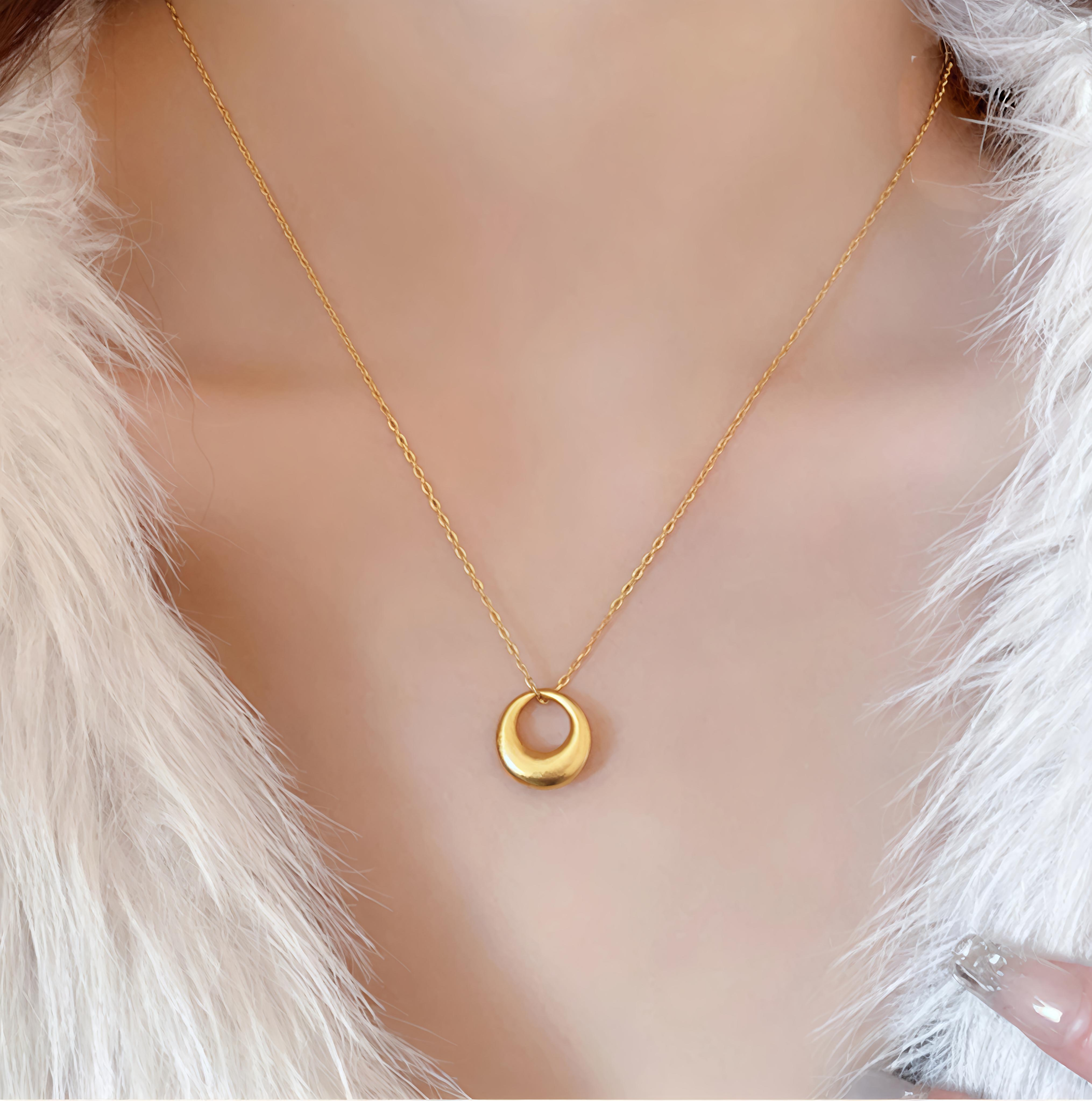 Gold Circle Pendant Necklace