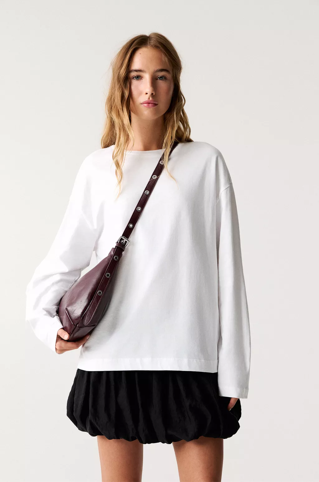 Crossbody bag with straps