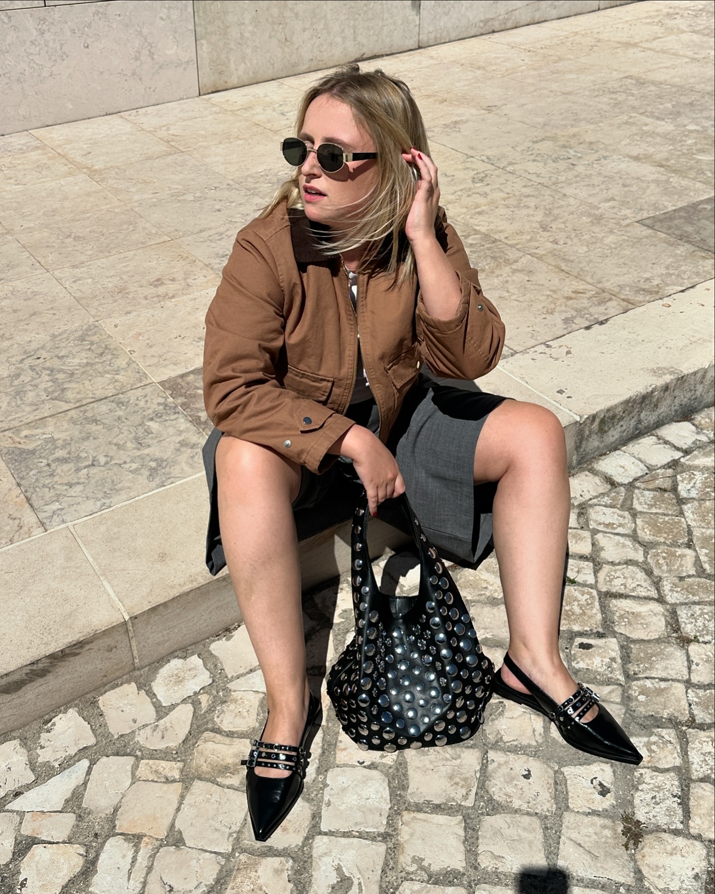 Flat strappy shoes with buckles