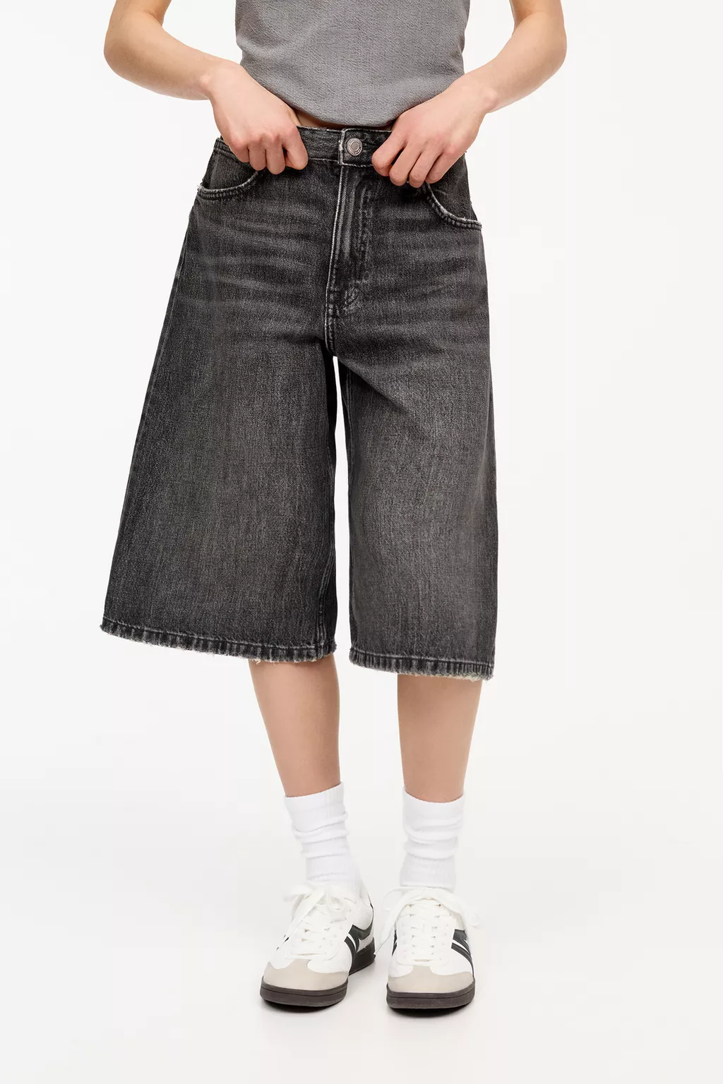 Low-rise jorts (Medium Grey)