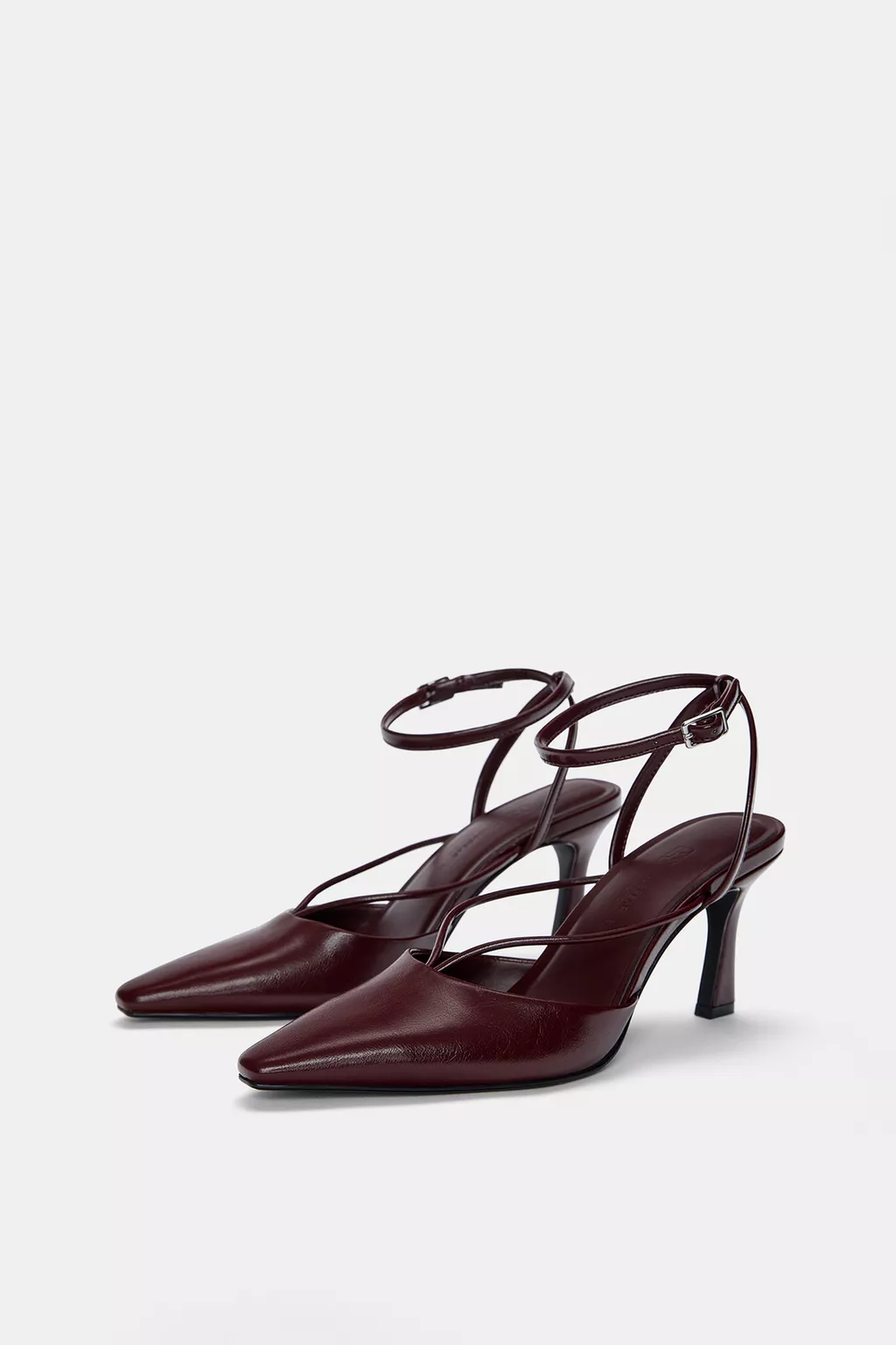 Heeled strappy shoes