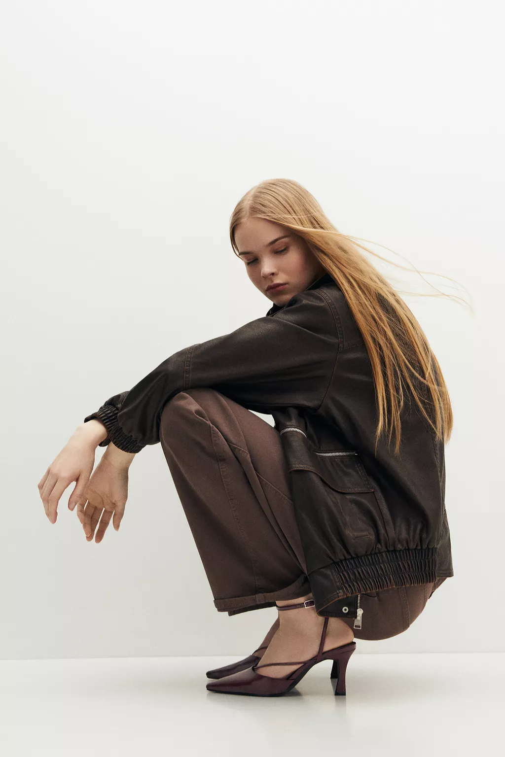 Heeled strappy shoes