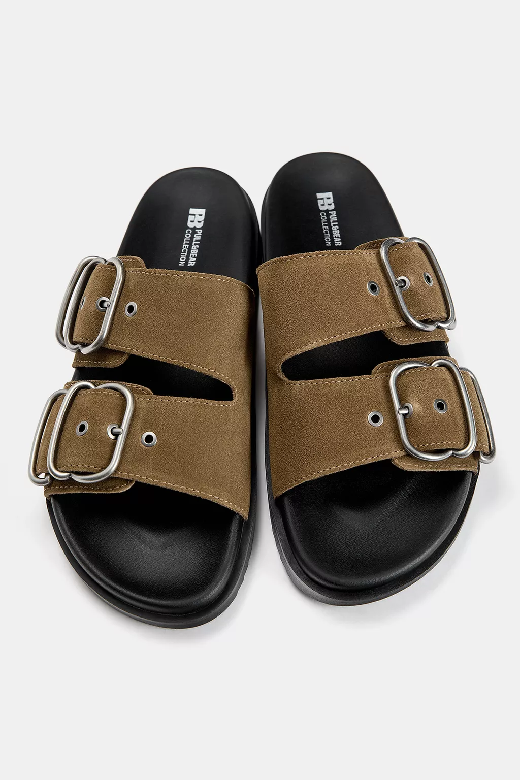 Flat leather sandals with buckles