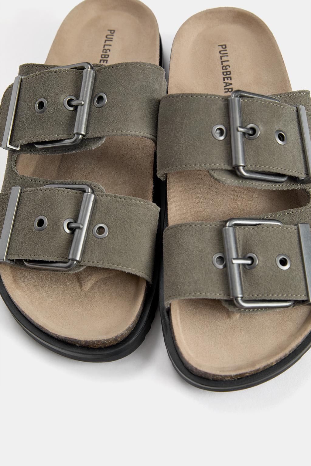 Flat leather sandals with buckles