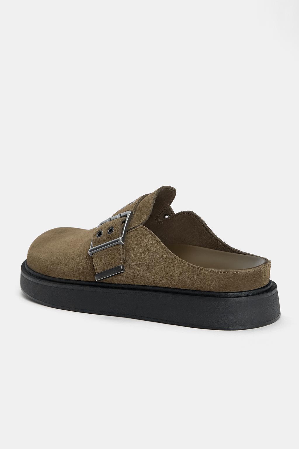 Leather clogs with buckle