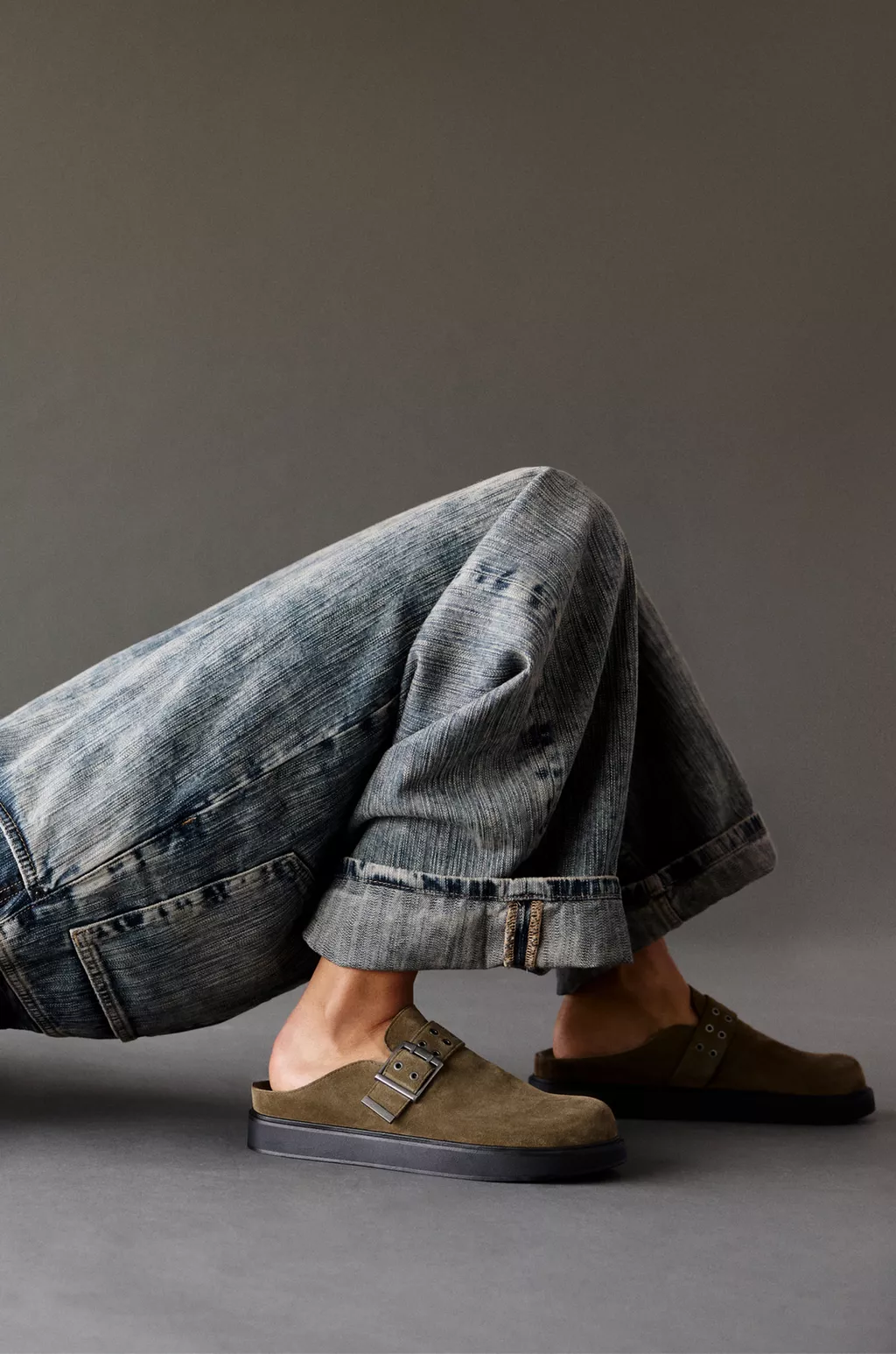 Leather clogs with buckle