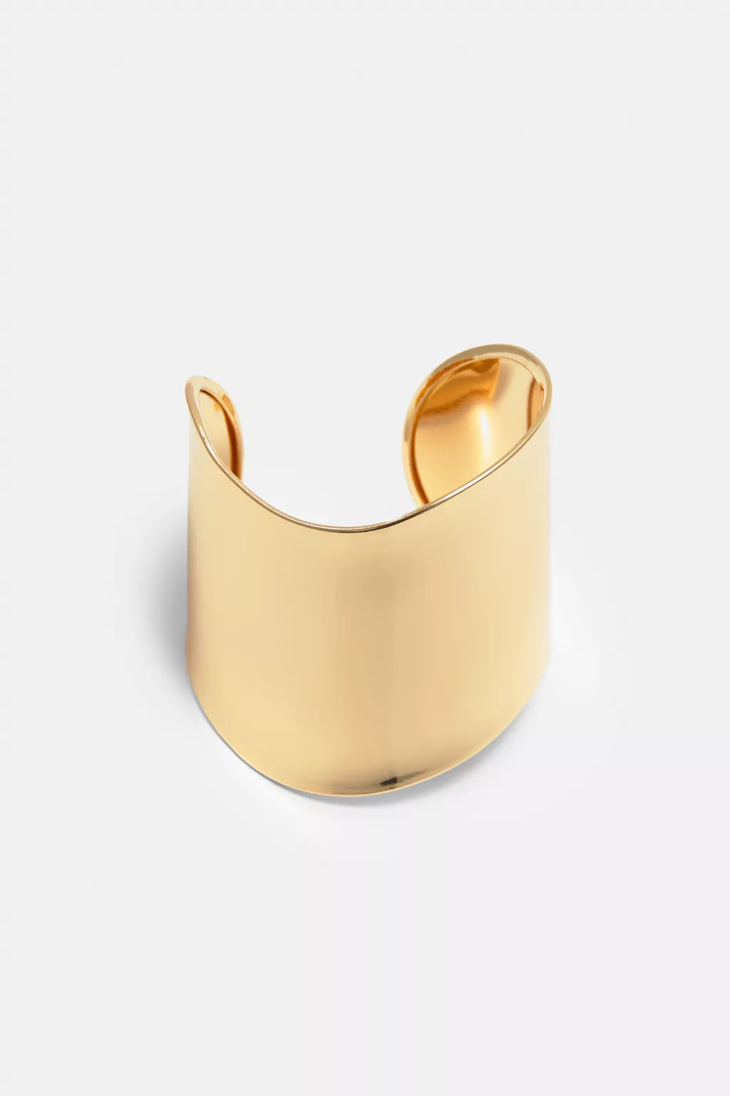 Wide metallic arm cuff