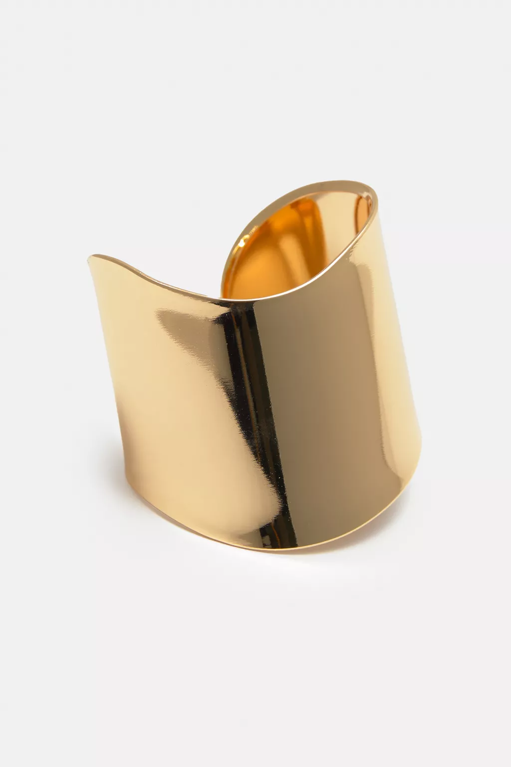 Wide metallic arm cuff