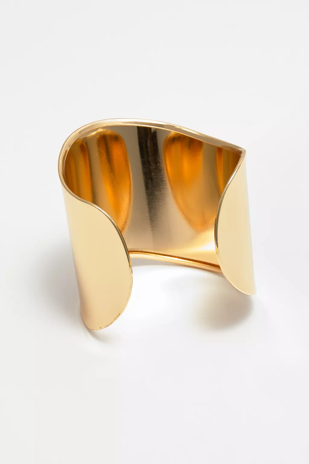 Wide metallic arm cuff