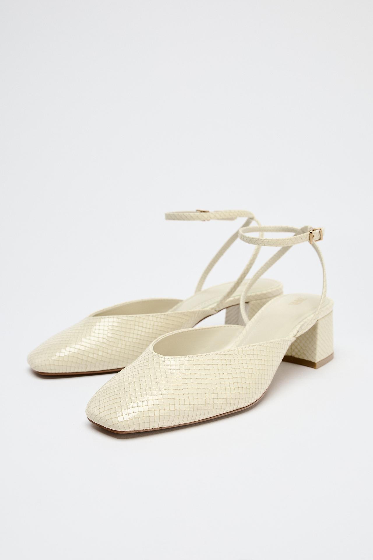 EMBOSSED BLOCK HEEL SLINGBACKS