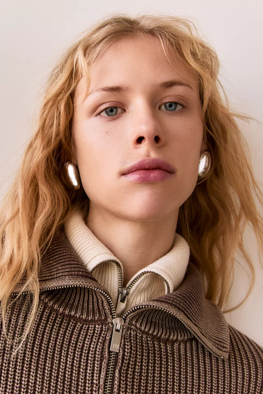 Irregular oval earrings