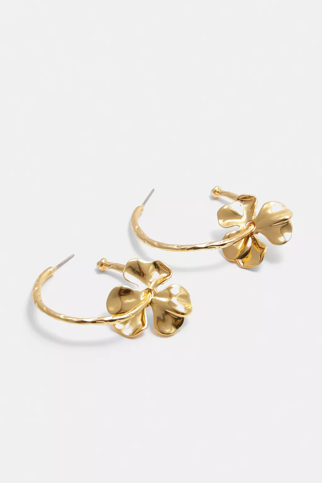 Flower hoop earrings