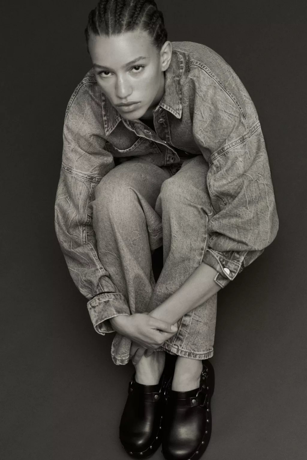 EMBOSSED BLOCK HEEL SLINGBACKS