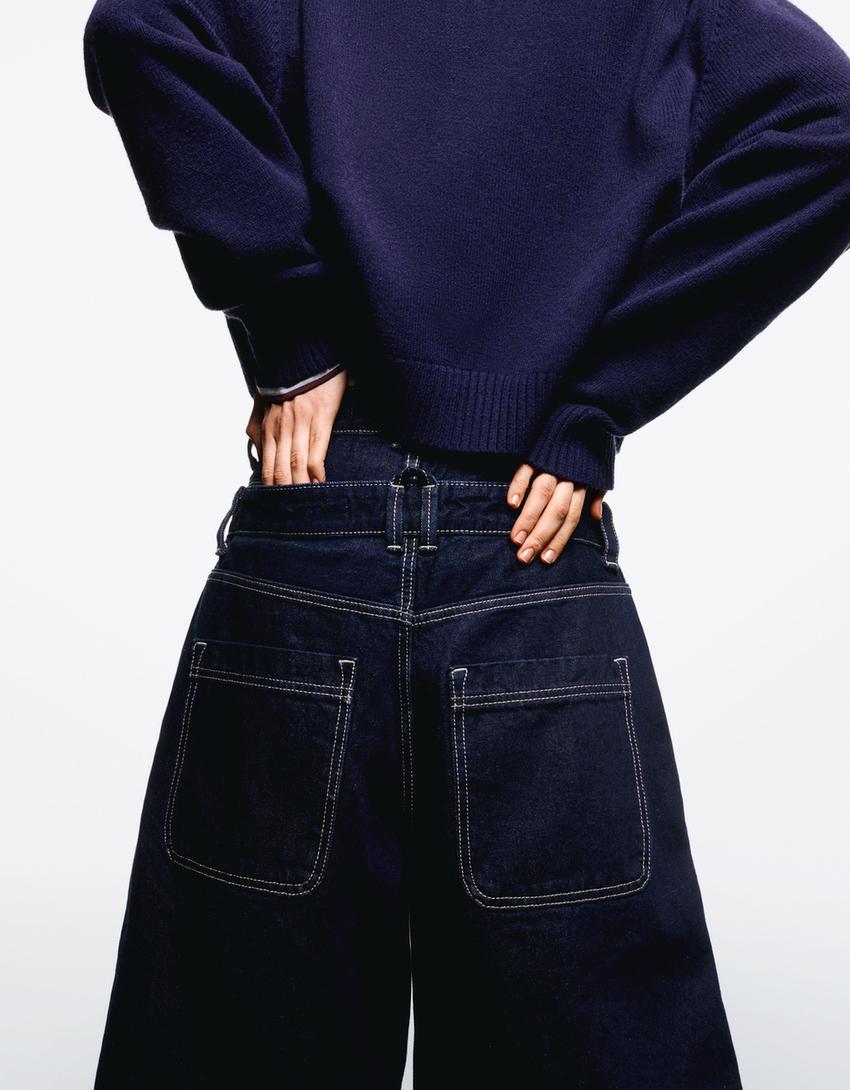 Voluminous Bermuda shorts with darts