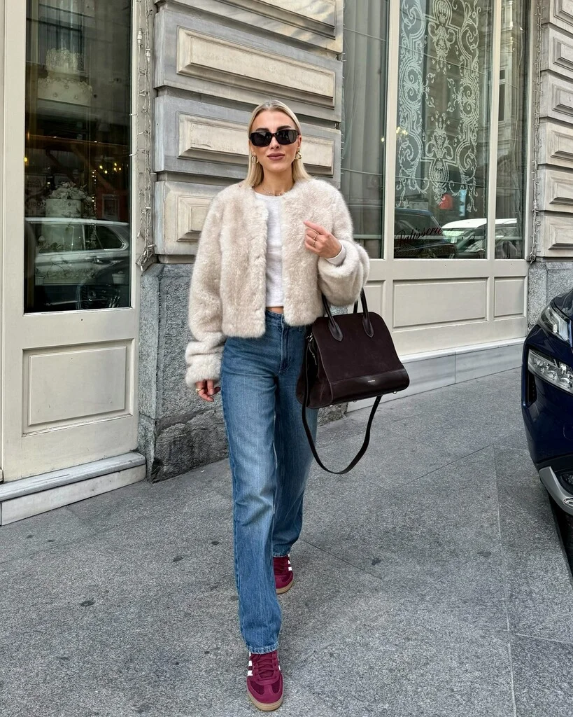 Straight-fit wide-leg jeans