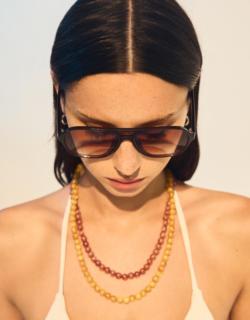 Horn-rimmed glasses with blue light filter