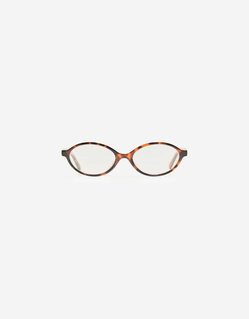 Oval horn-rimmed glasses
