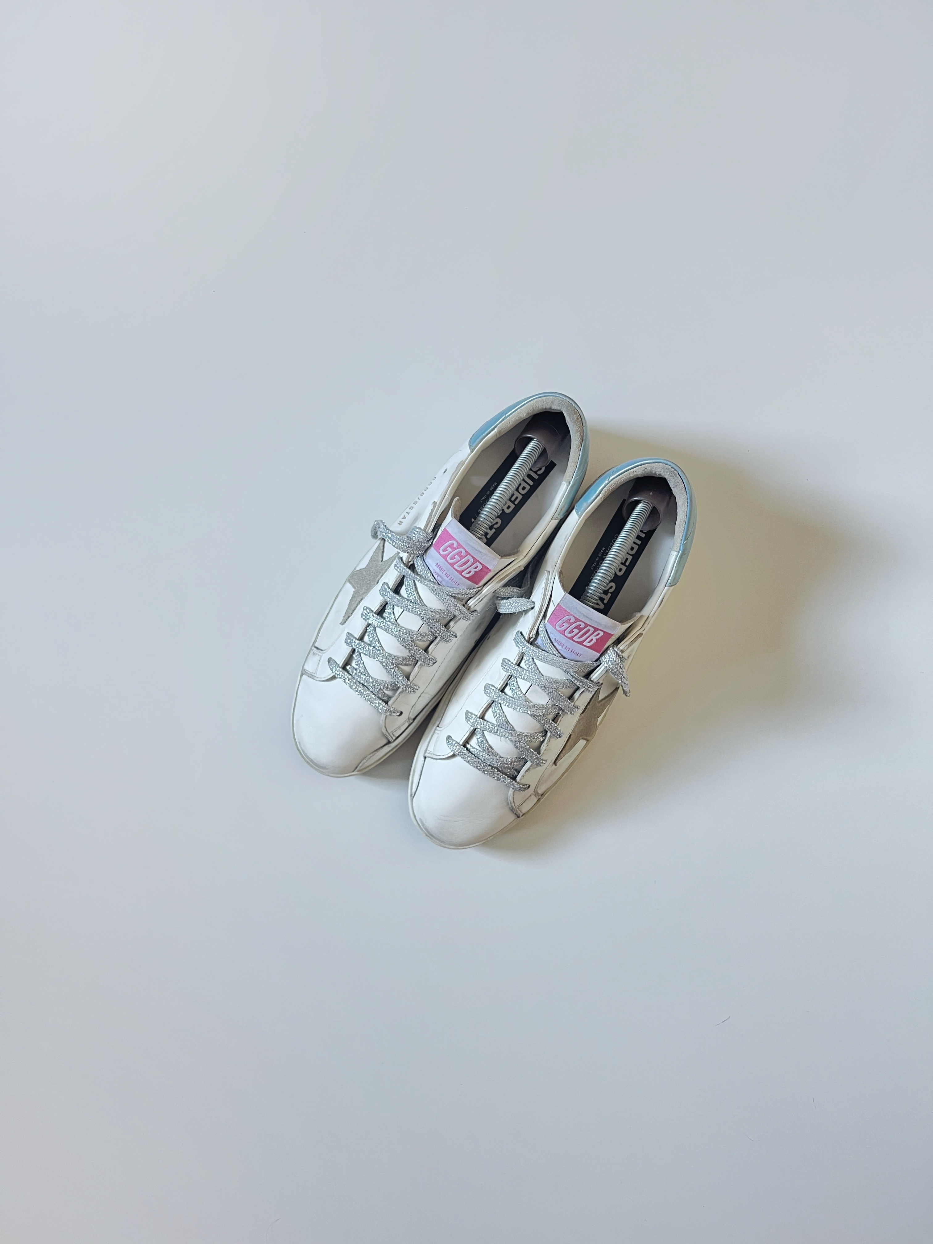 White/light blue superstar