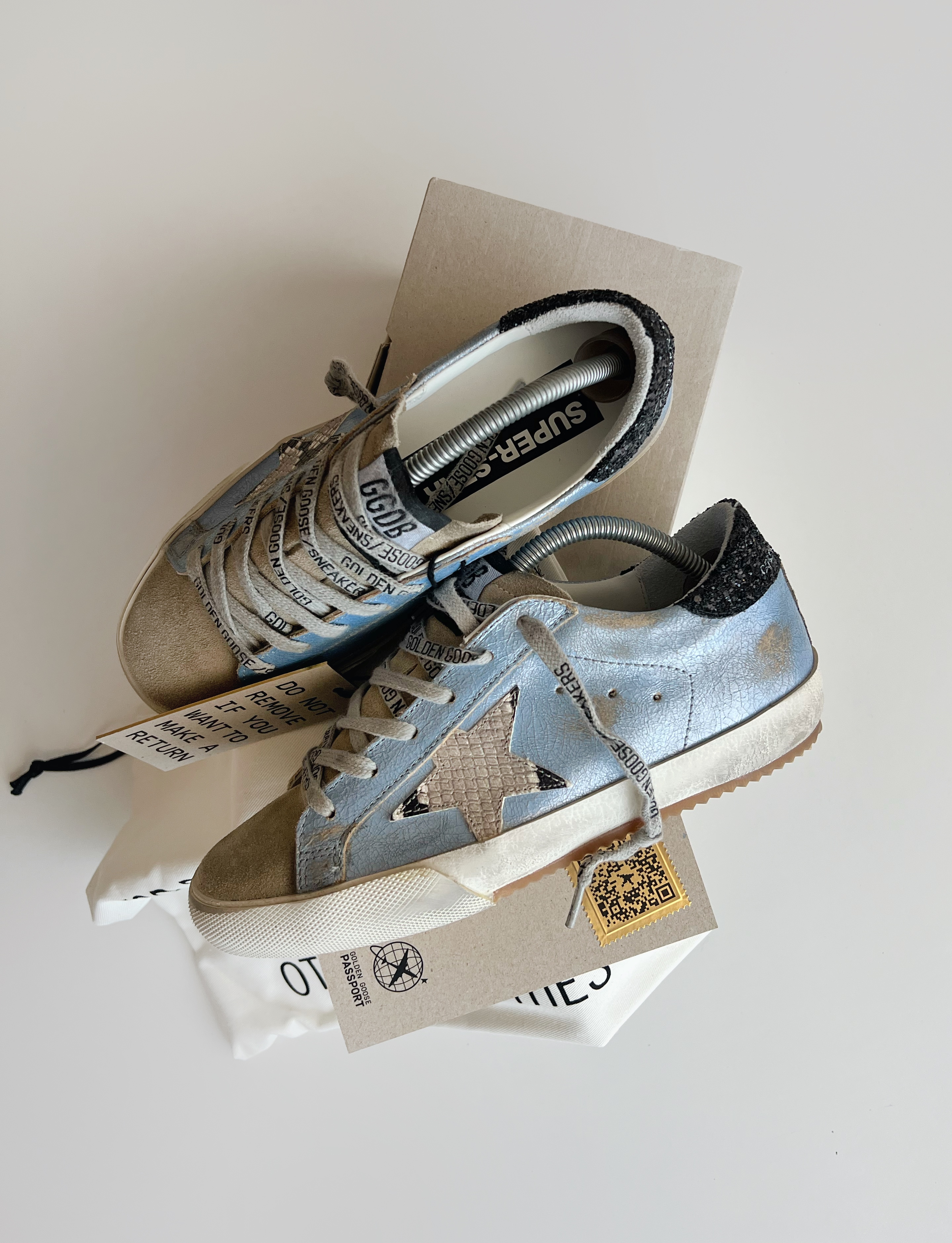 Light blue Superstar