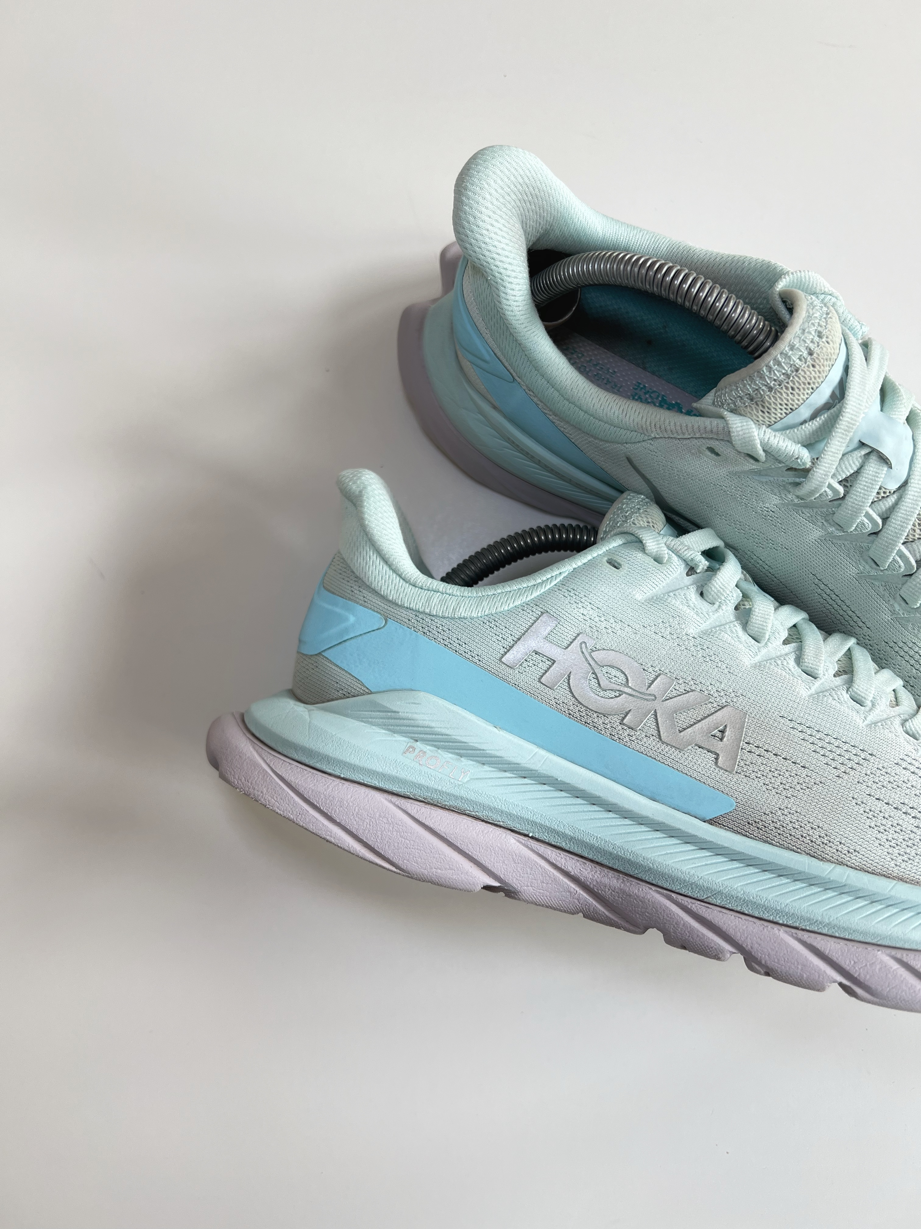 HOKA MACH 4