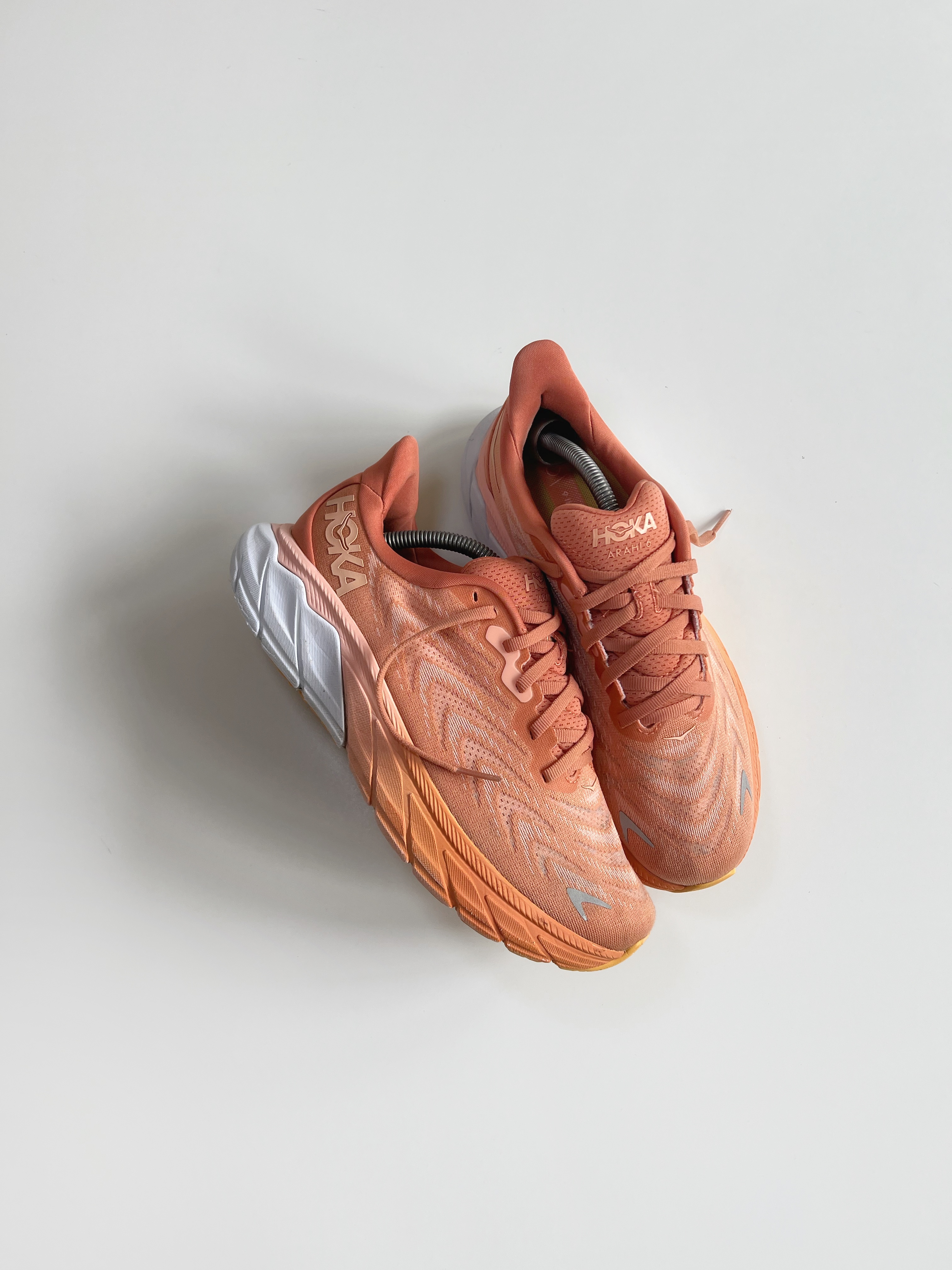 HOKA Arahi 6
