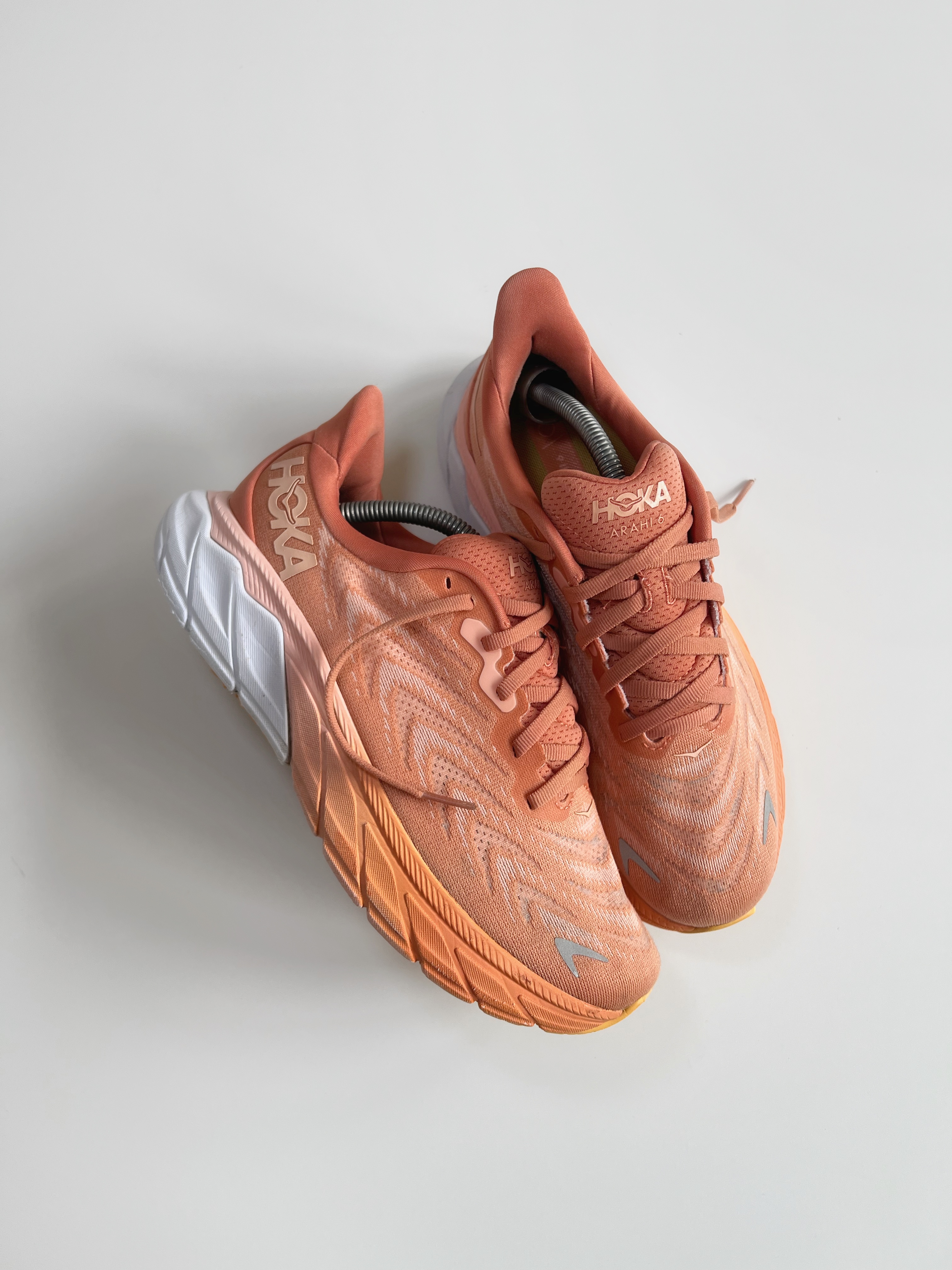 HOKA Arahi 6