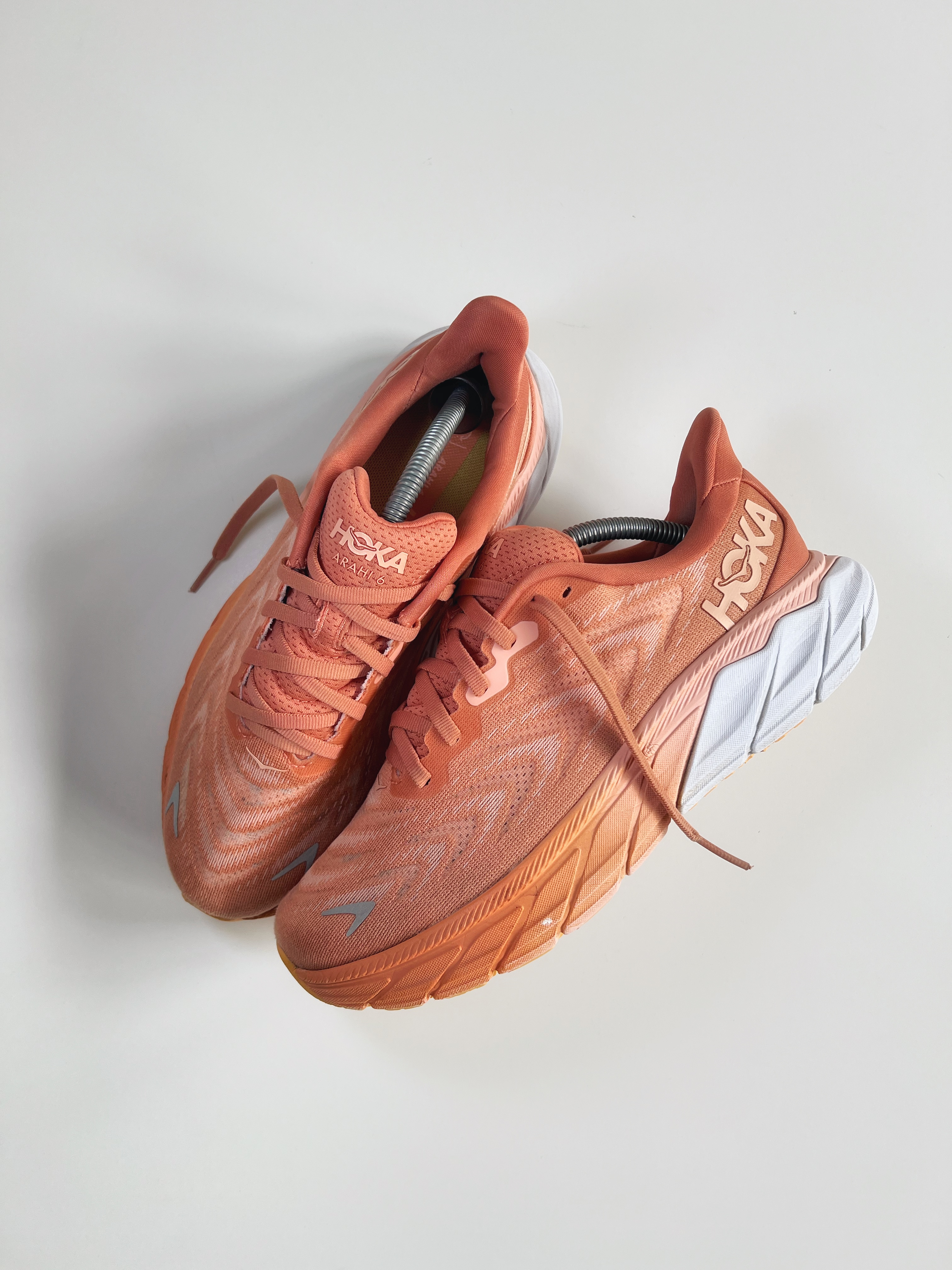 HOKA Arahi 6