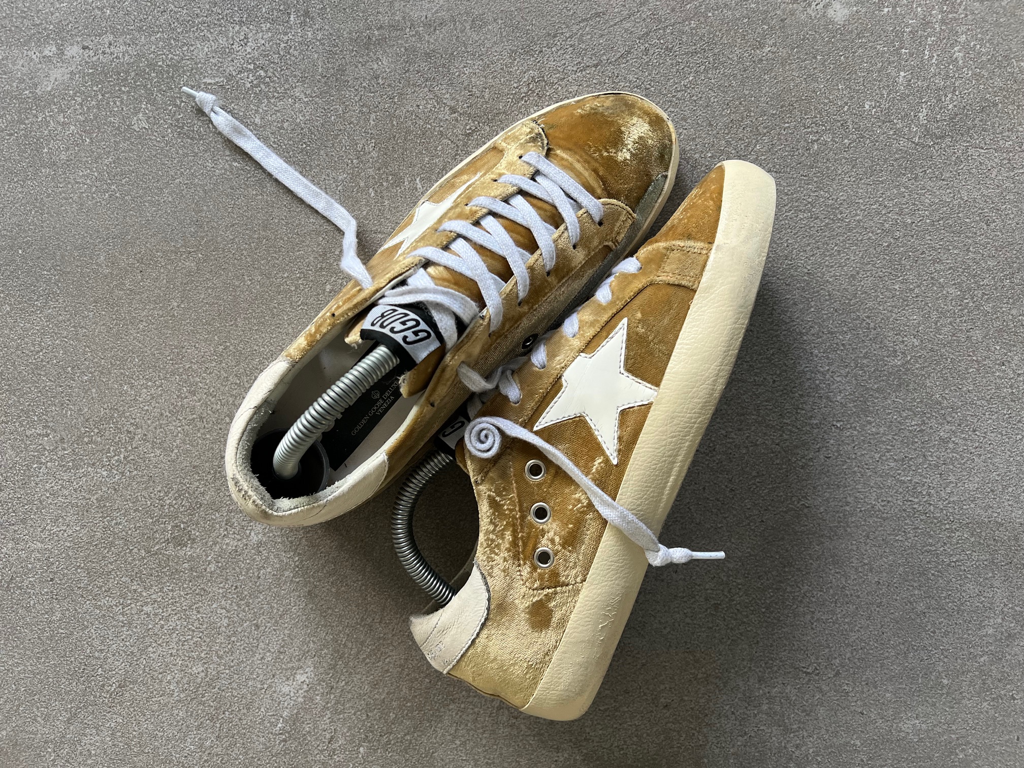 Golden Goose Superstar terciopelo Yellow