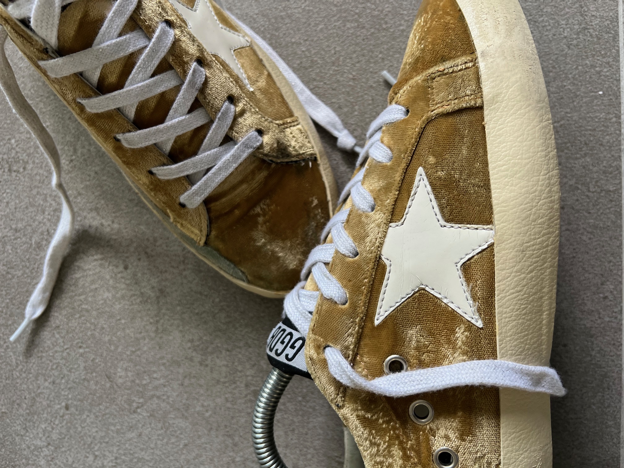 Golden Goose Superstar terciopelo Yellow