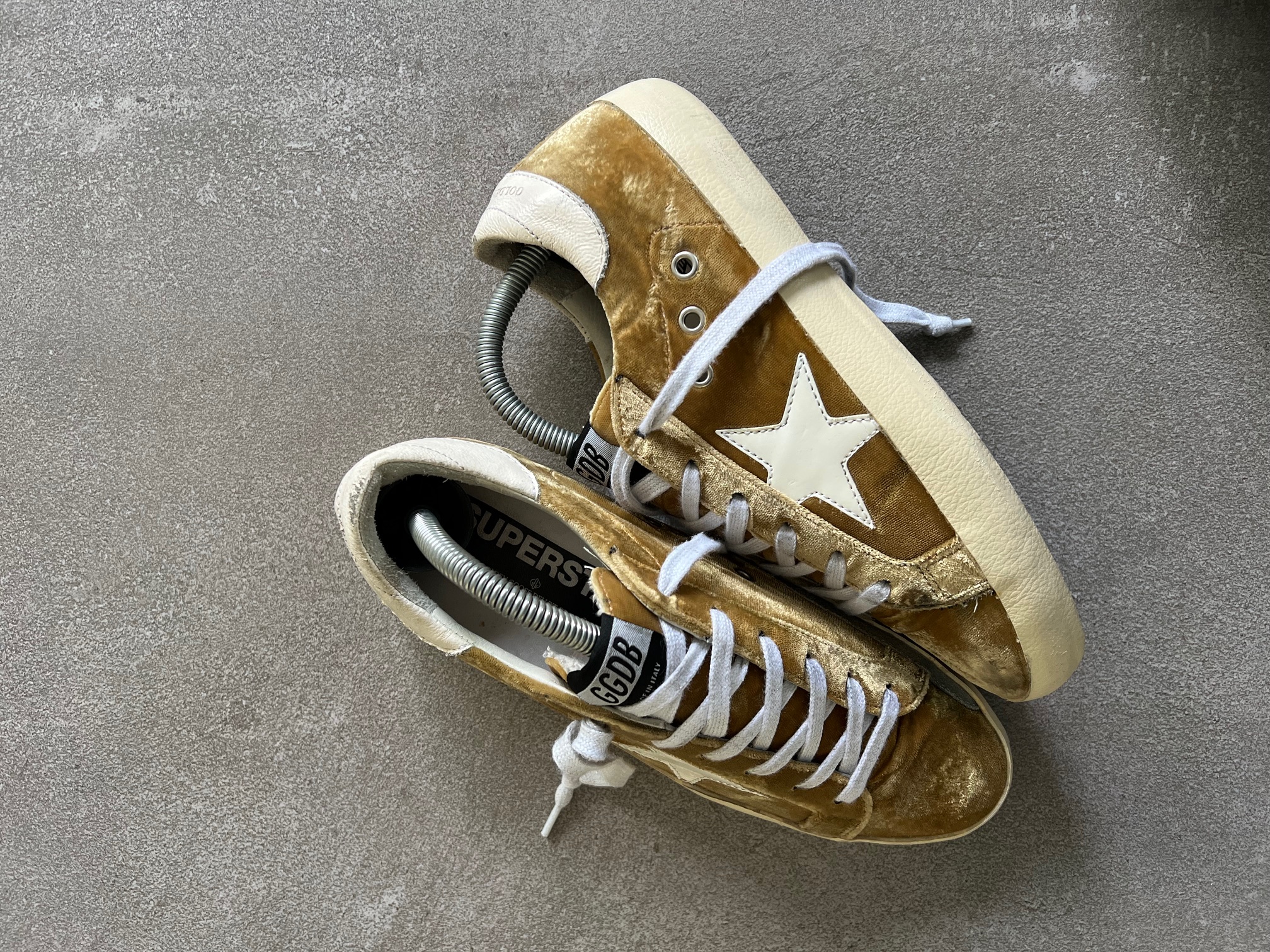 Golden Goose Superstar terciopelo Yellow