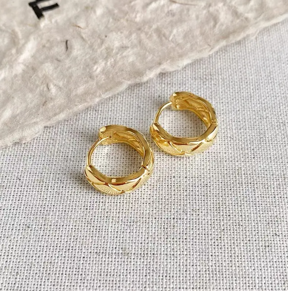 Teulrip Fashionable Textured Metal Small Golden Hoop Earrings  Chic Jewelry for Girls & Women