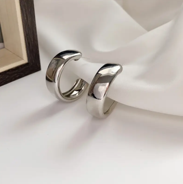 Teulrip Fashion Simple Hoop Earrings Small Round Earrings for Girls & Women