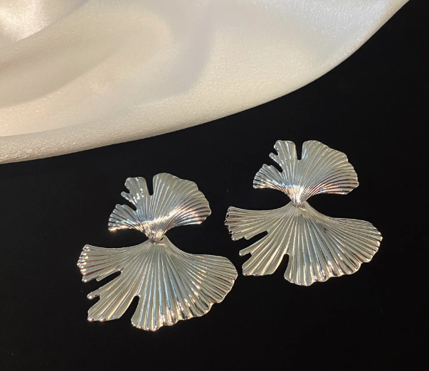 Teulrip Leaf Flower Earrings  Lightweight Jewelry Gift for Girls & Women