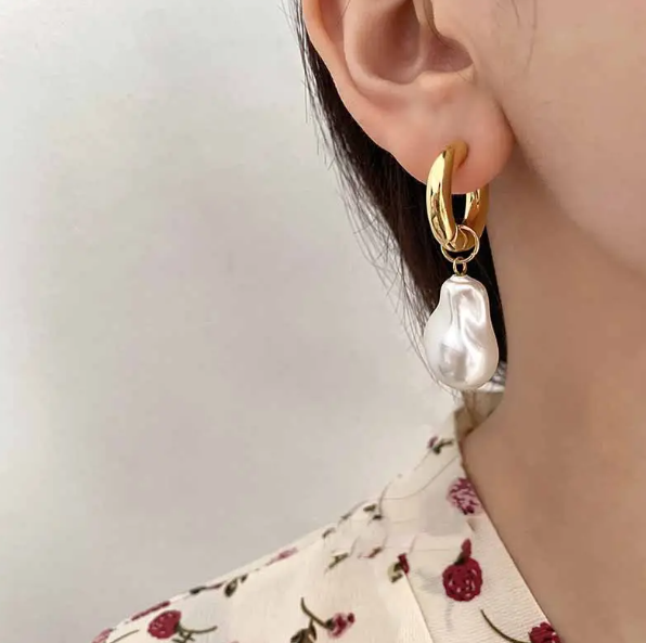 Teulrip Special-Shaped Pearl Gold-Plated Statement Hoop Earrings Trendy & Designer Earclip Jewelry for Girls & Women