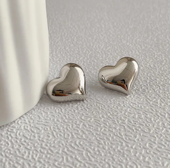 Teulrip Love Heart Shaped Stud Earrings for Girls & Women
