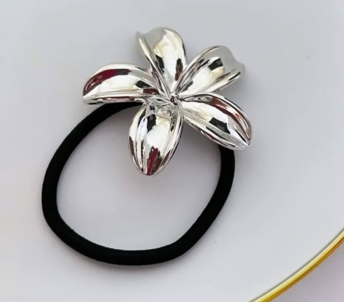 TEULRIP Simple Flower-Shaped Metal Hair Cuff – Elegant & Stylish Hair Accessory for Girls & Women