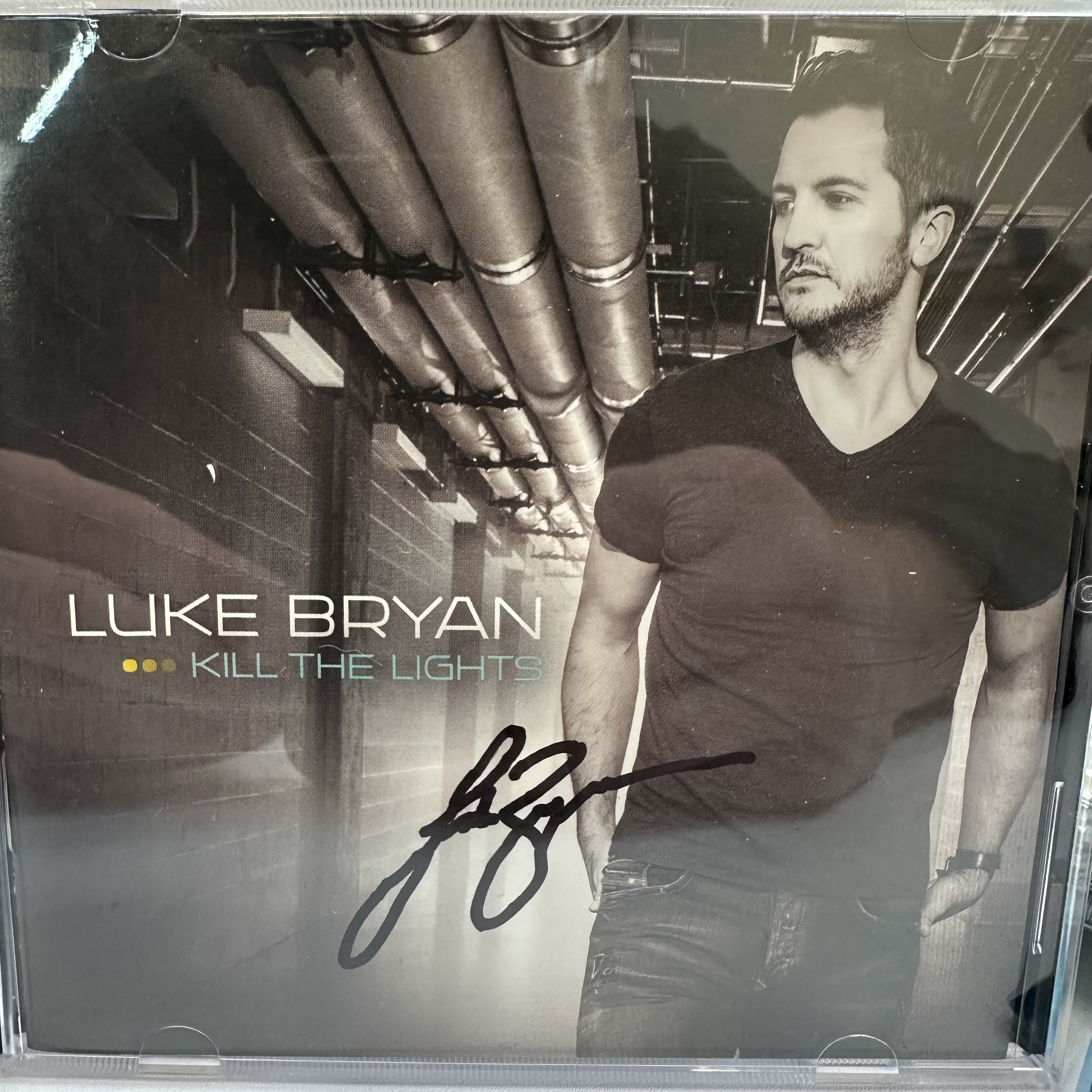 A1248 Luke Bryan kill the lights autographed CD