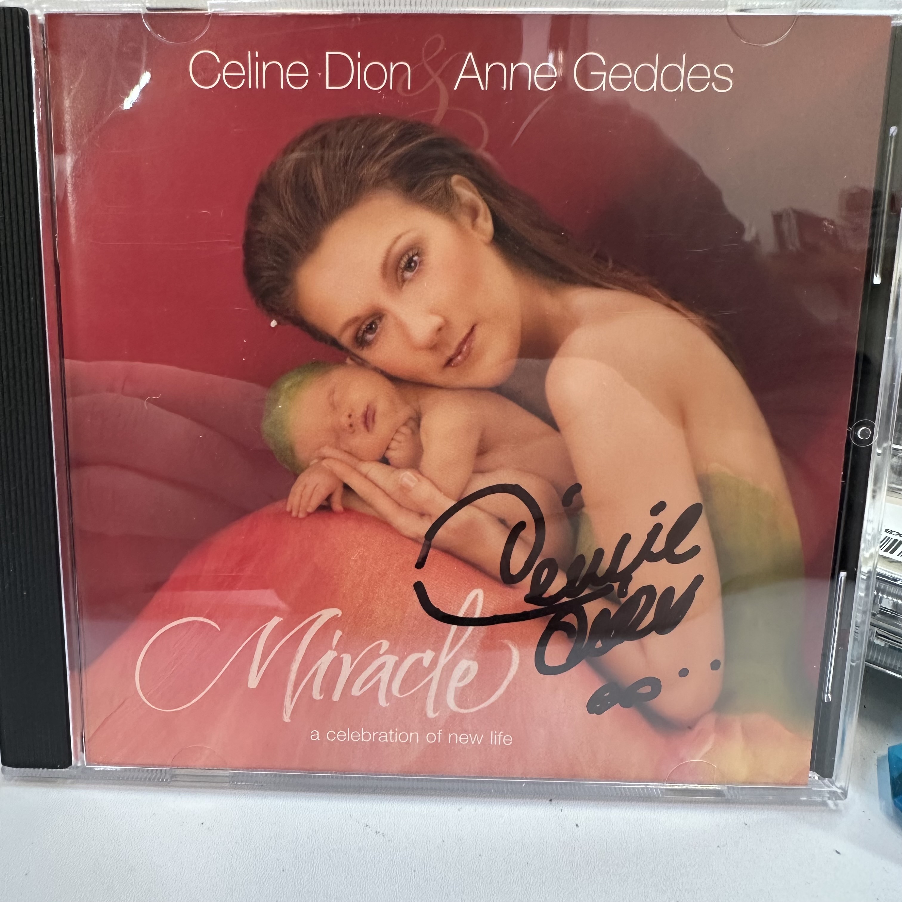 A1263 Celine Dion miracle a celebration of new life signed autographed CD