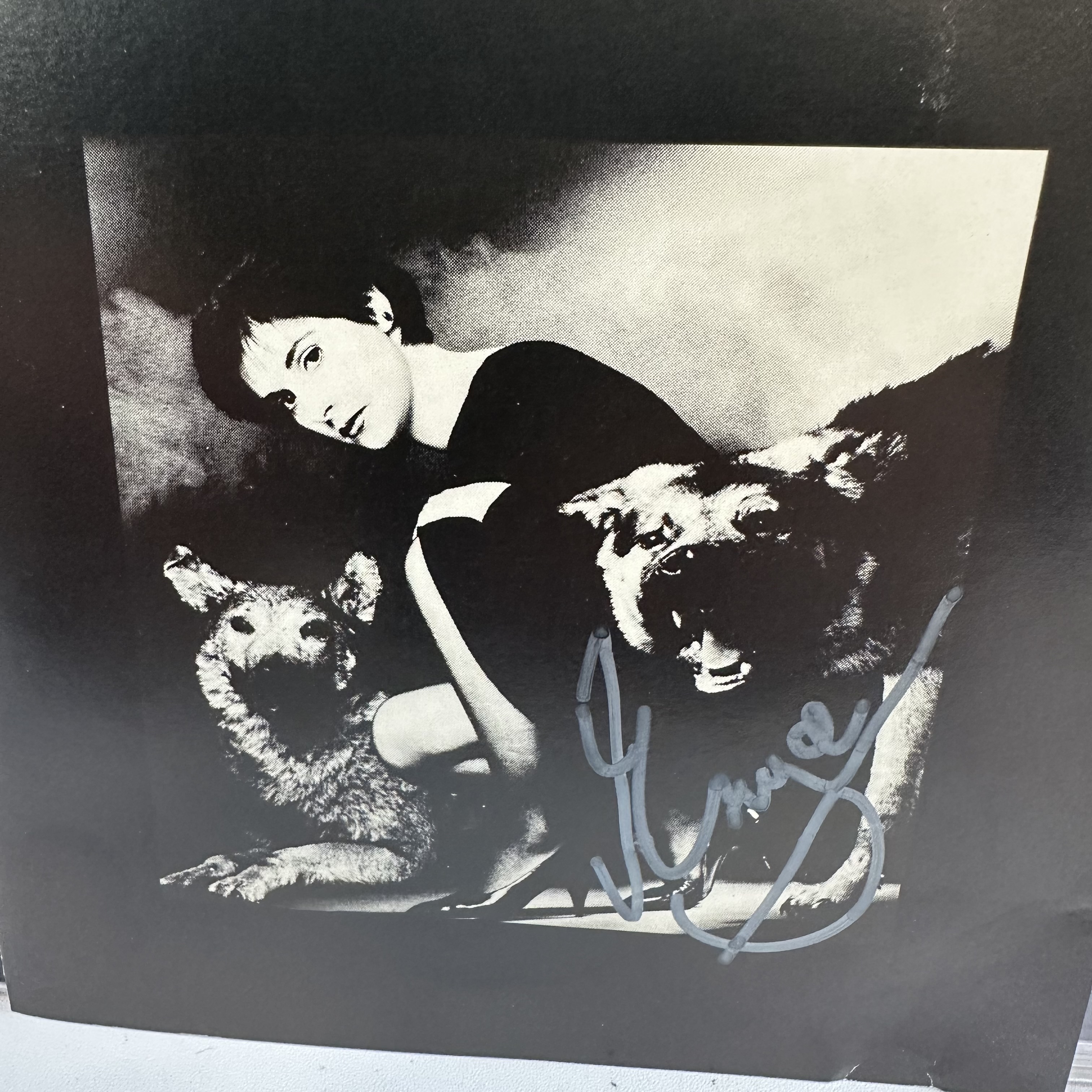 A1240 Enya debut album self titled signed autograph CD booklet