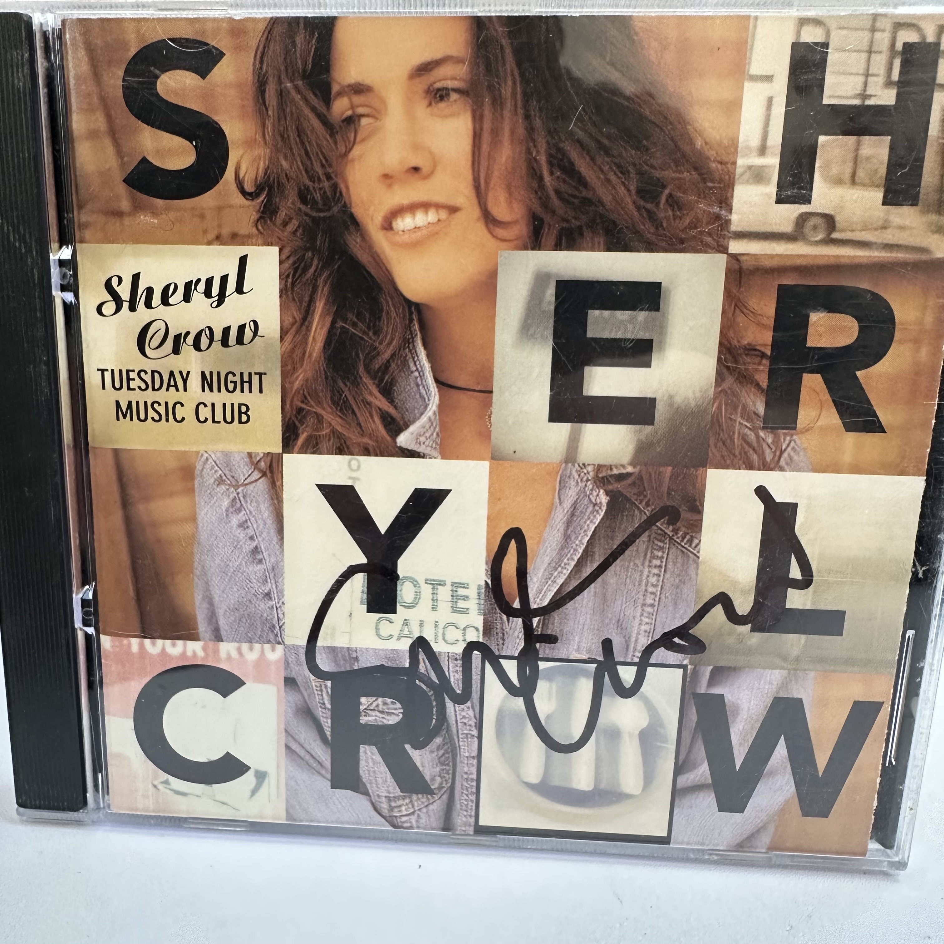 A1239 Sheryl Crow signed CD booklet