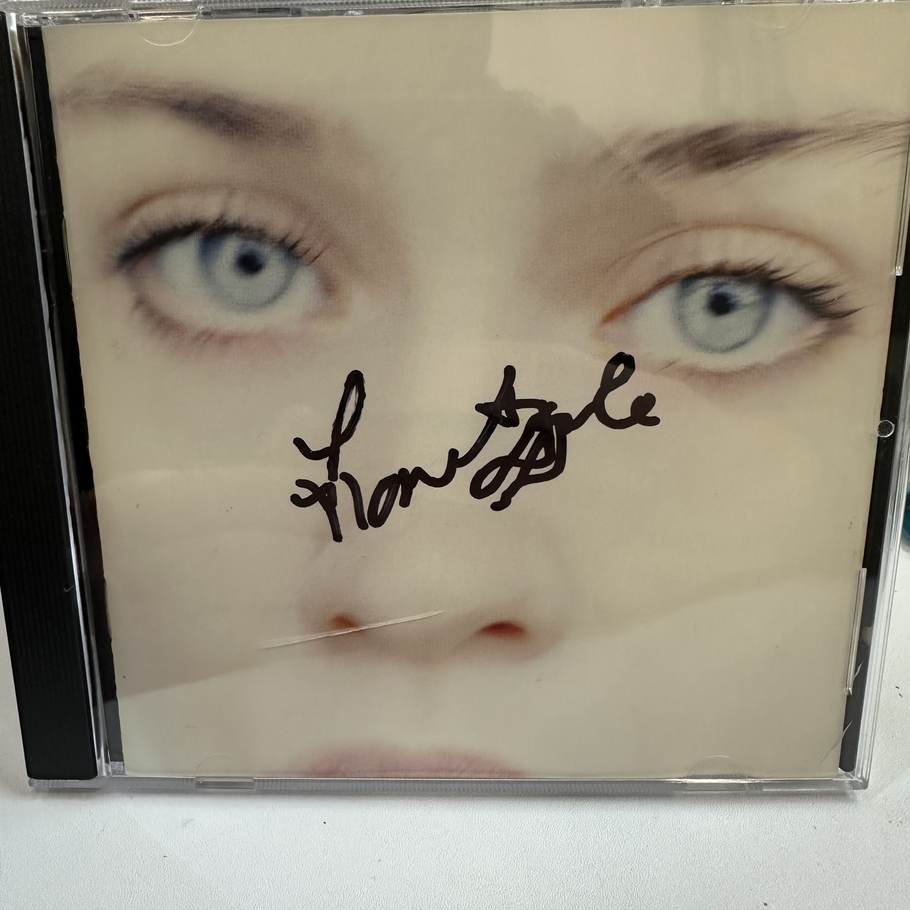 A1282 Fiona Apple signed CD booklet
