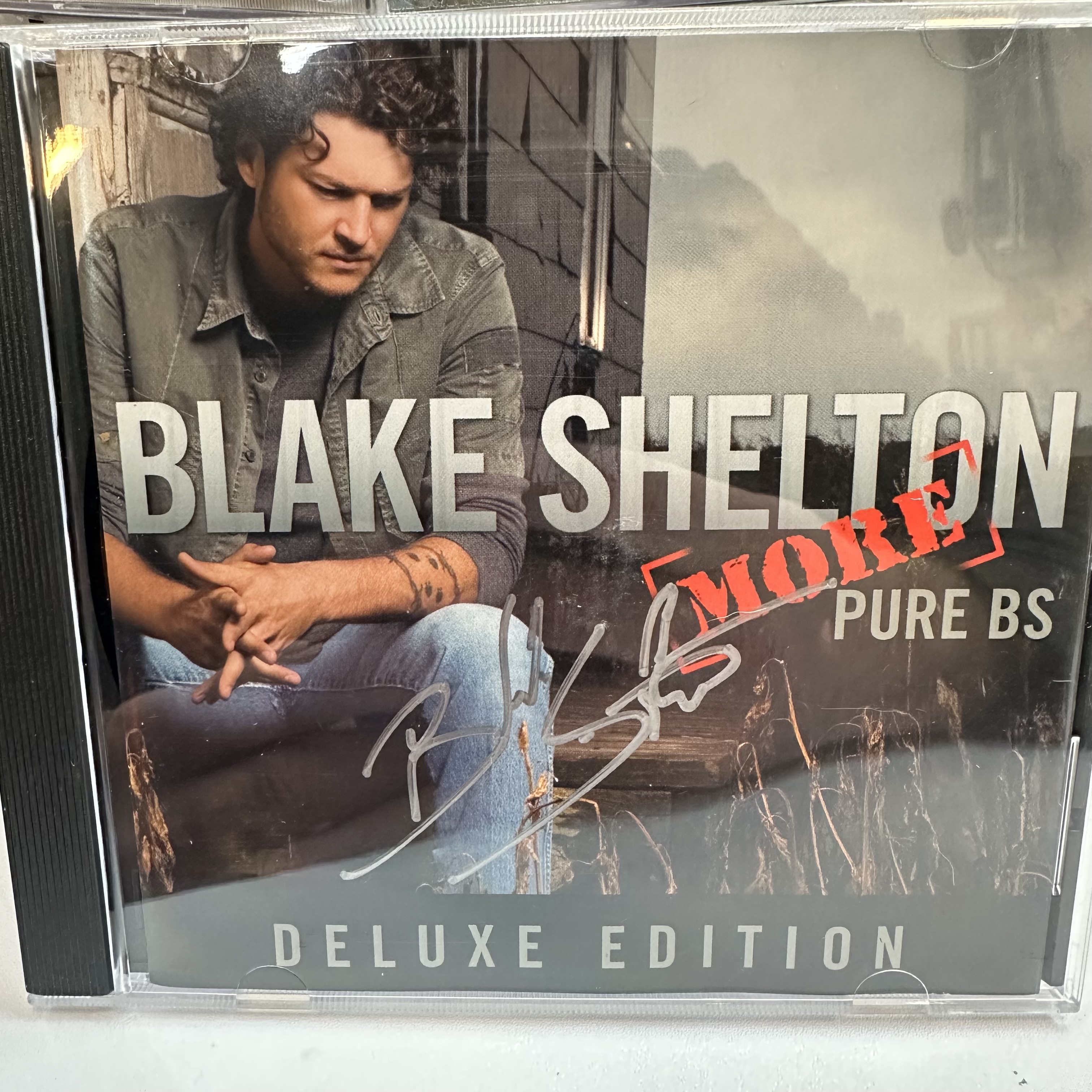 A1237 Blake Shelton signed CD booklet