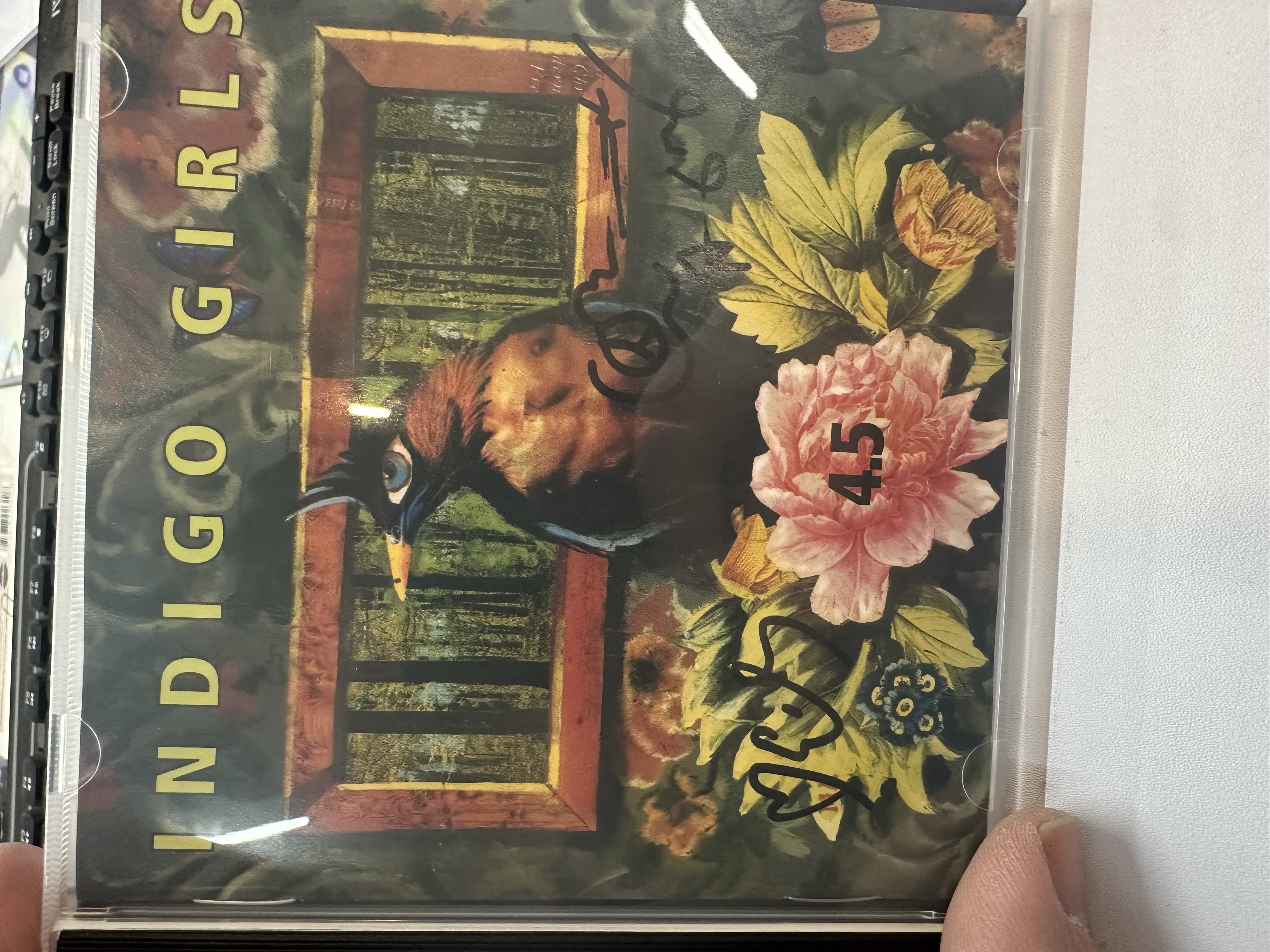A1261 indigo girls 4.5 signed autograph CD booklet