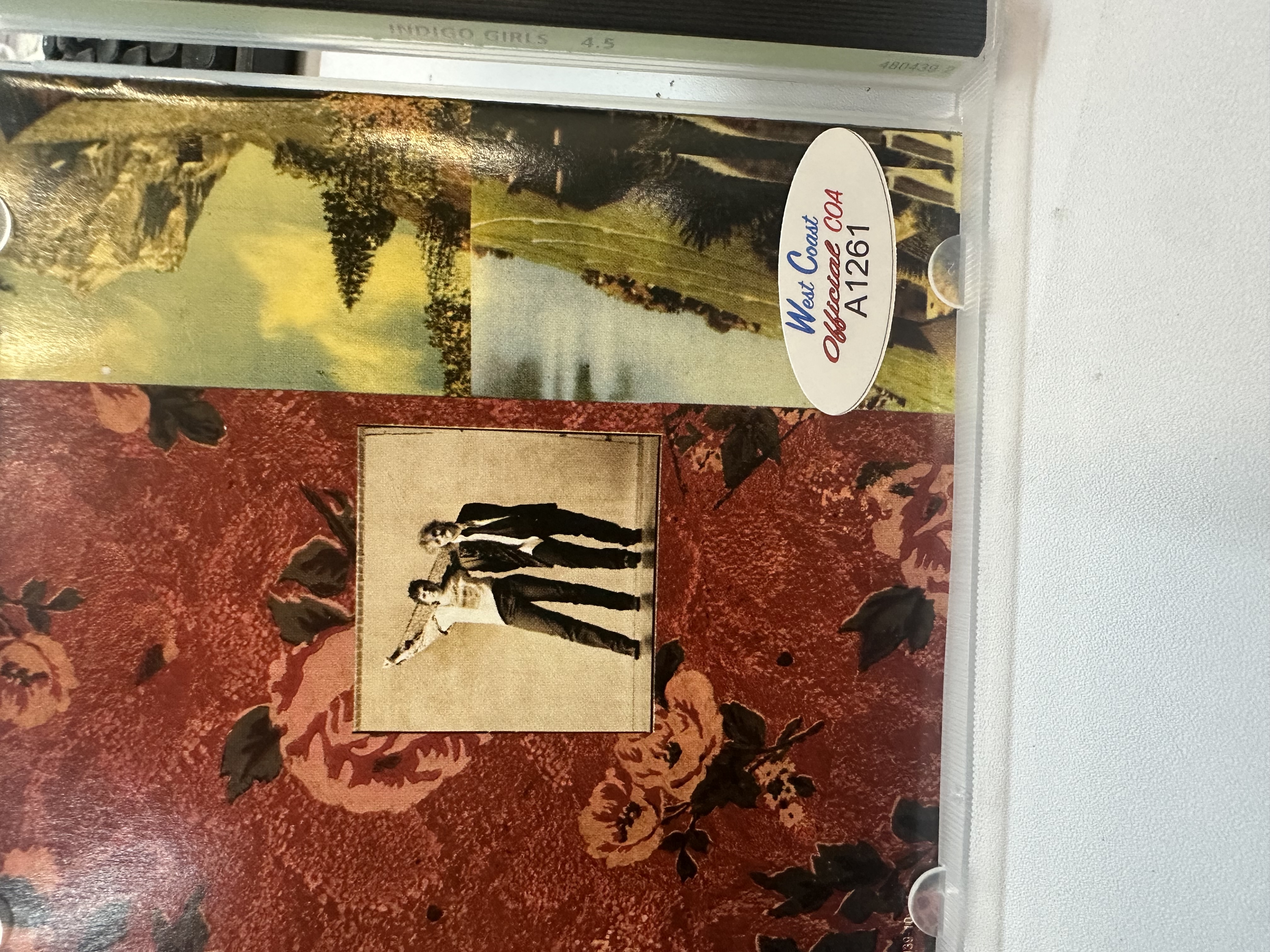 A1261 indigo girls 4.5 signed autograph CD booklet