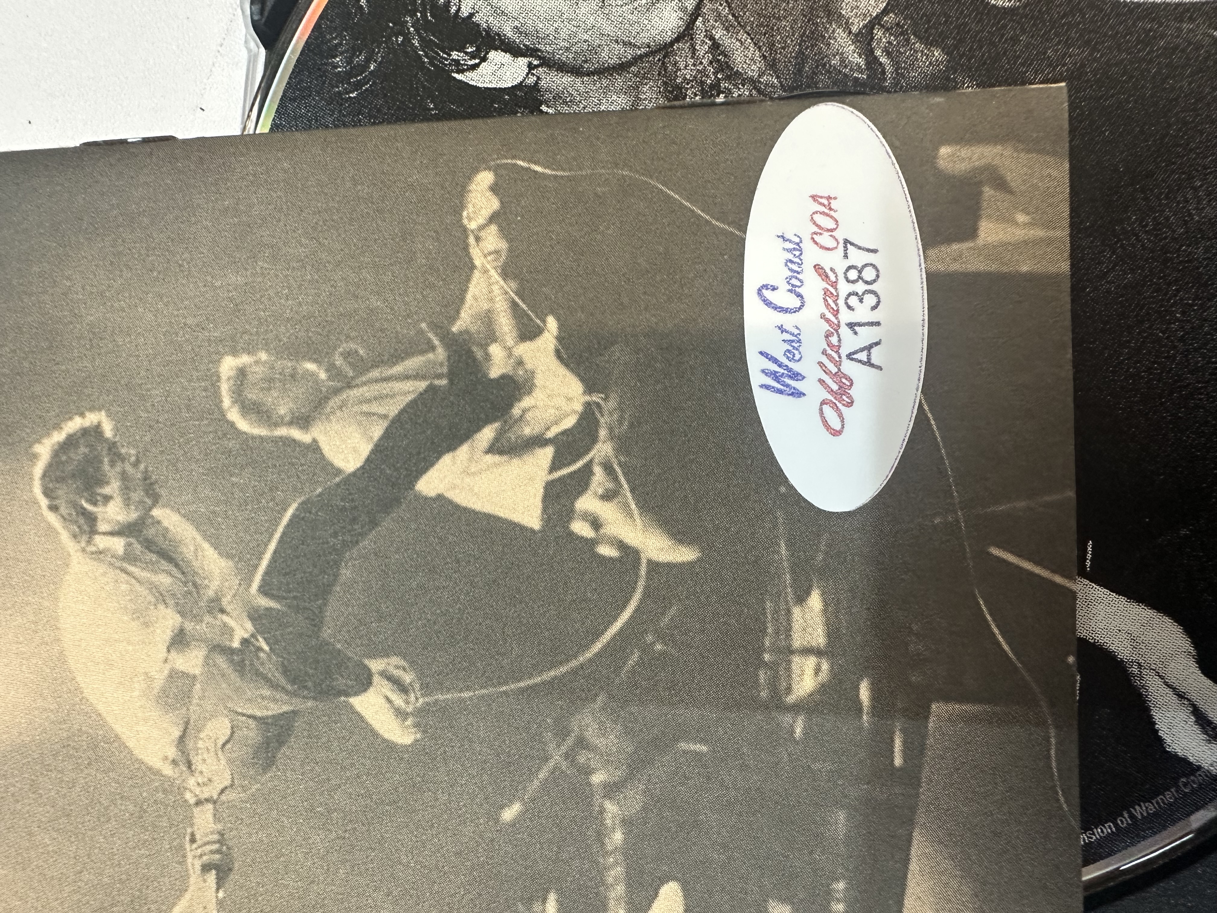 A1387 Huey Lewis and the news signed autographed CD booklet signed by Huey Lewis