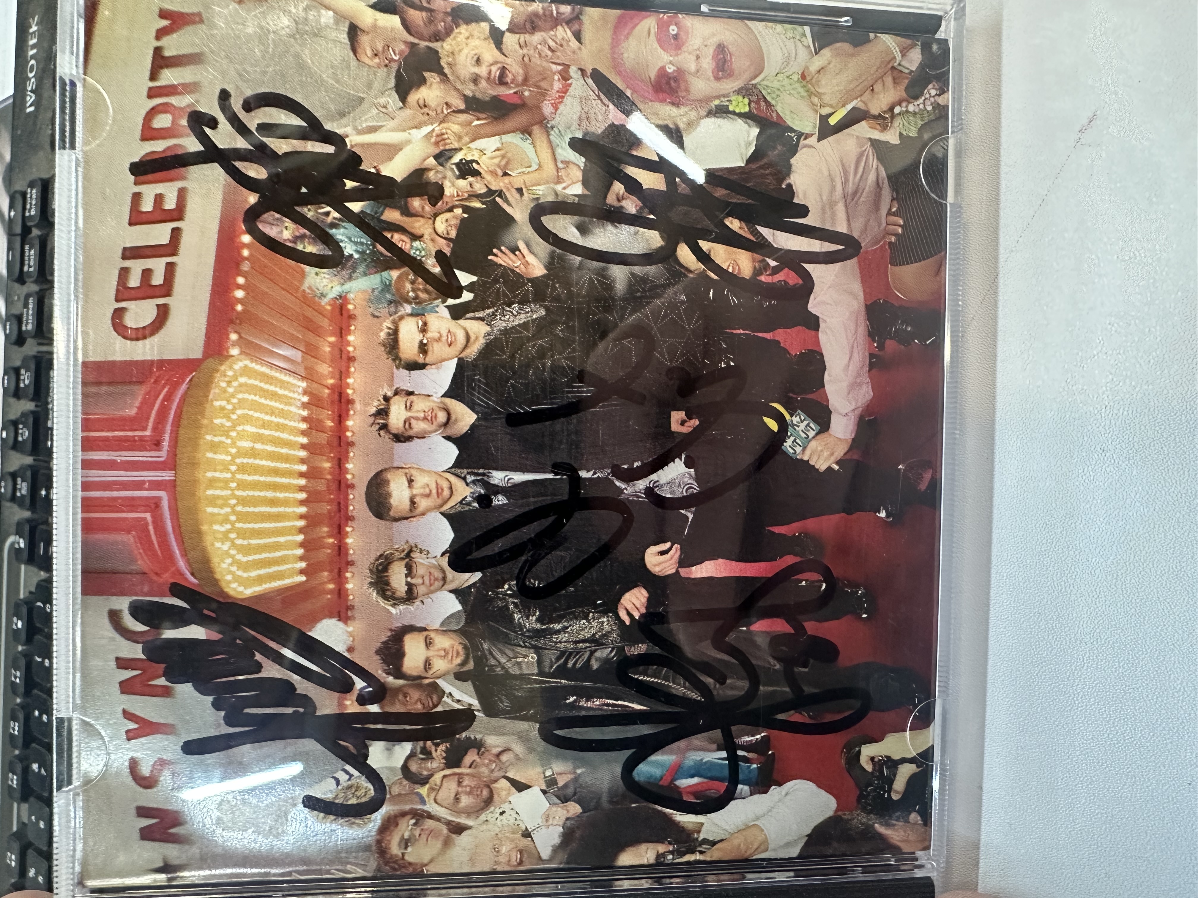 A1377 *NSYNC celebrity signed, autographed CD booklet signed by full band all five members