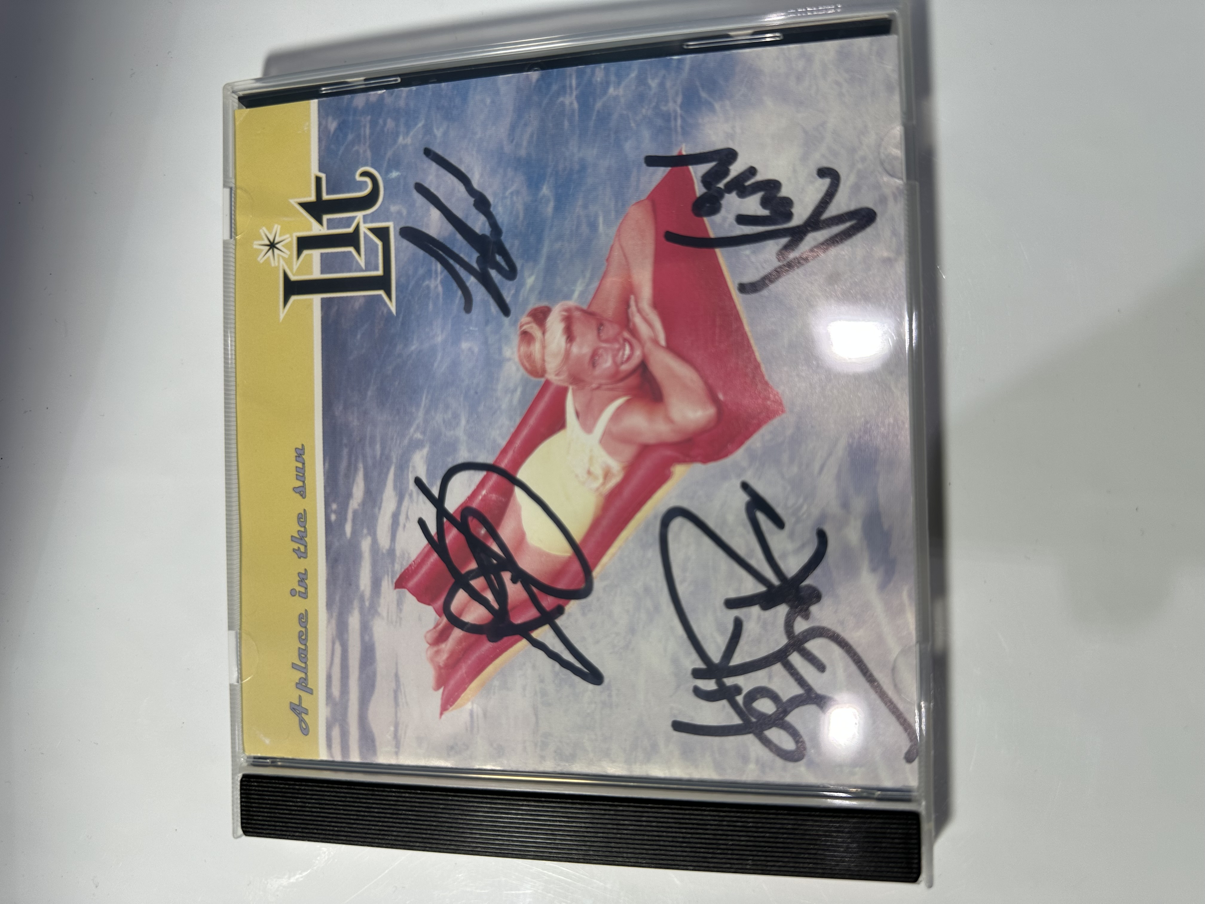 A1287 Let a place in the sun, sign, autograph CD all band members