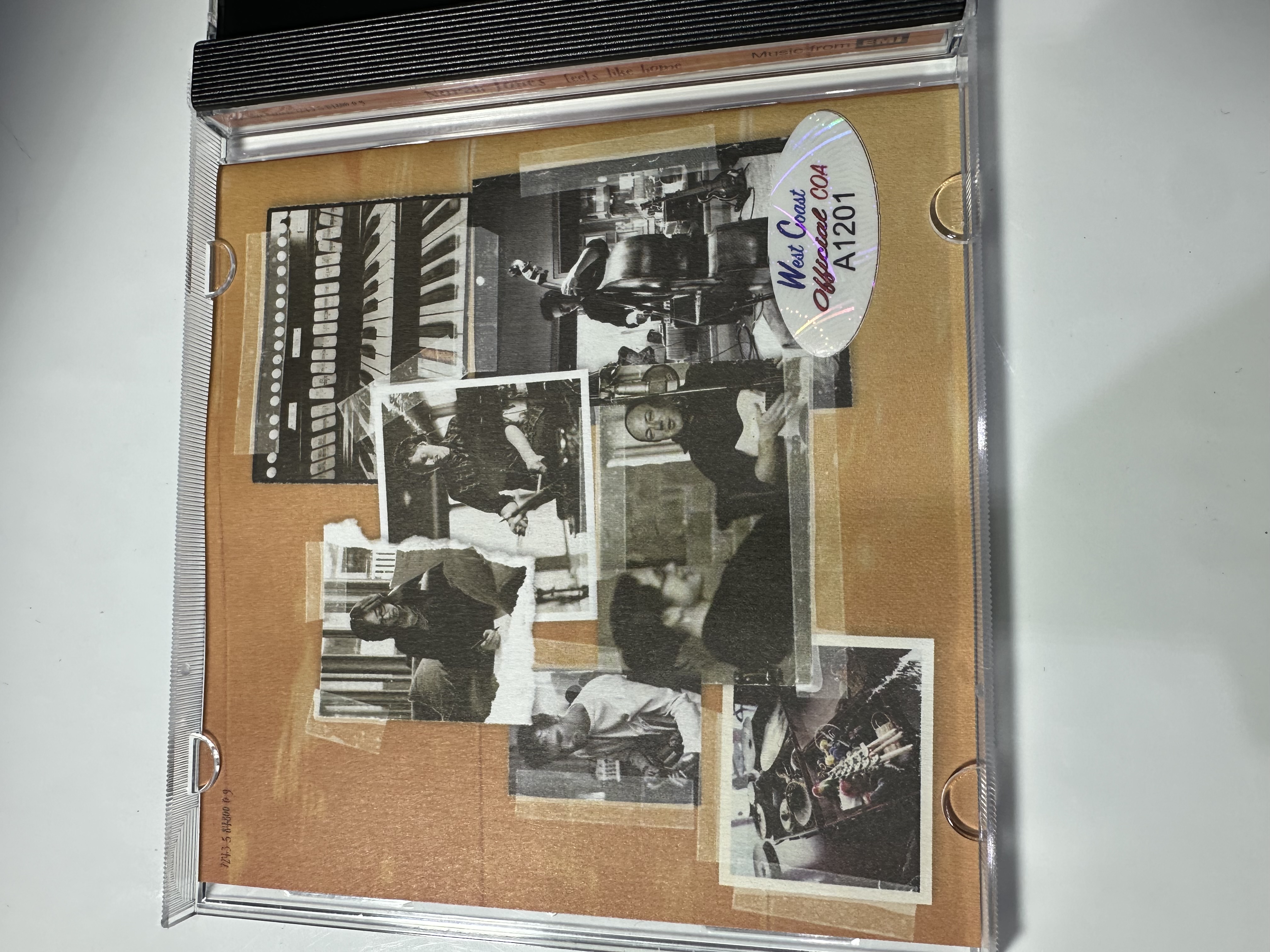 A1201 Norah Jones feels like Home signed autographed CD